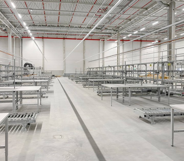 Shipping centre with packing tables