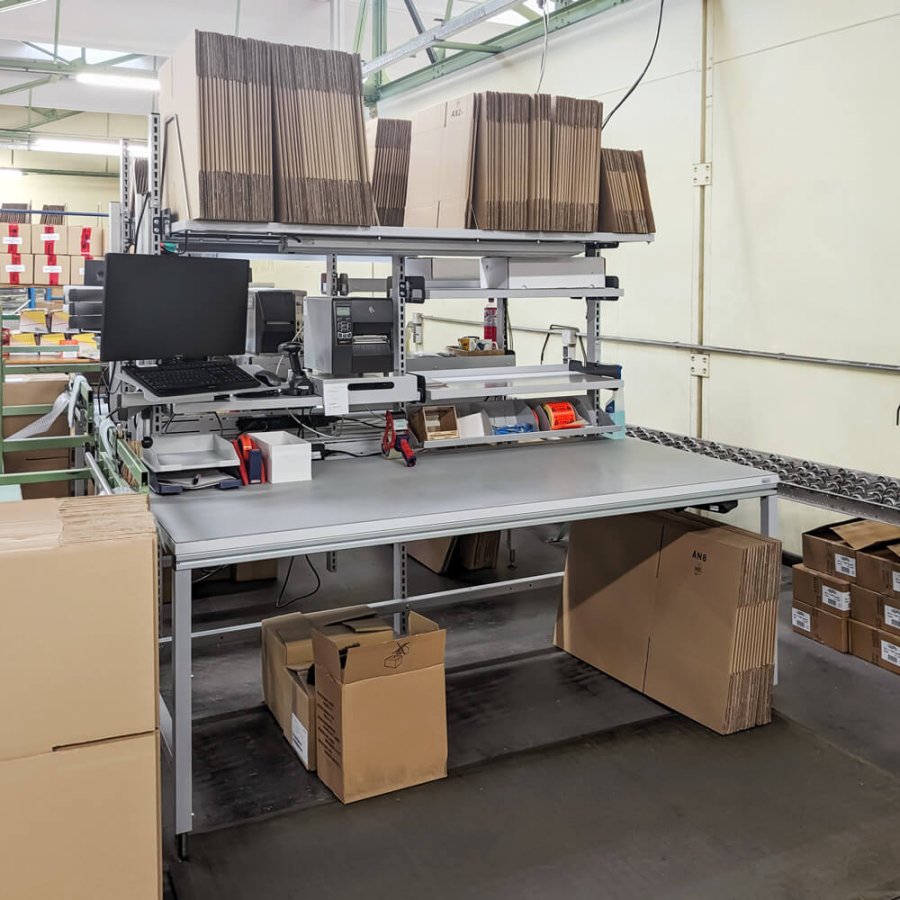 Ergonomic packing tables from ERGO-line for shipping and warehousing