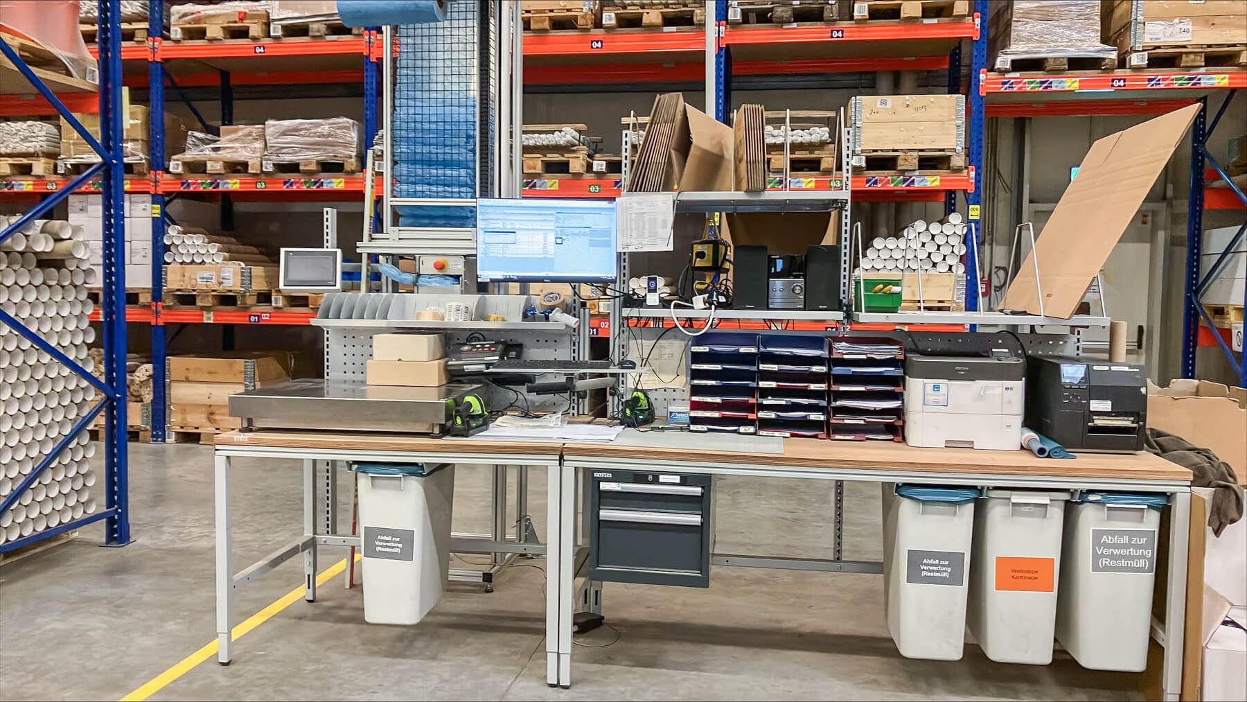 Arbeitsplätze ERGO-line_Bereich-Großaufträge ERGO-line Packtisch mit Buche massiv Arbeitsplatte