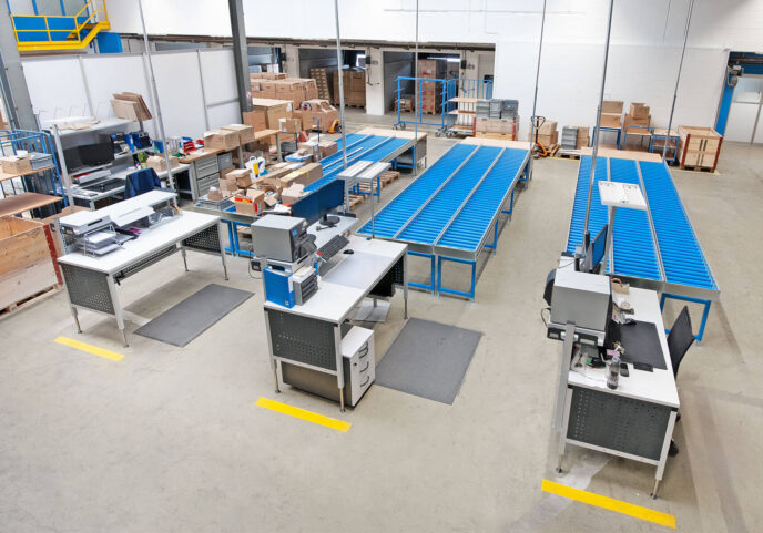 ERGO-Basic Tische mit Aufbauten für die Fördertechnik