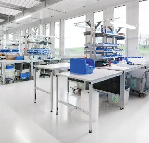 ERGO-line Montagetische mit LED-Leuchten für optimale Arbeitsplatzausleuchtung