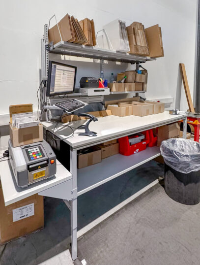 ERGO-line Packtisch ERGO-Basic mit Faltschachtelmagazin und seitlicher Ablagen