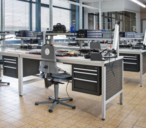 ERGO-line Schubladengehäuse an Tisch montiert